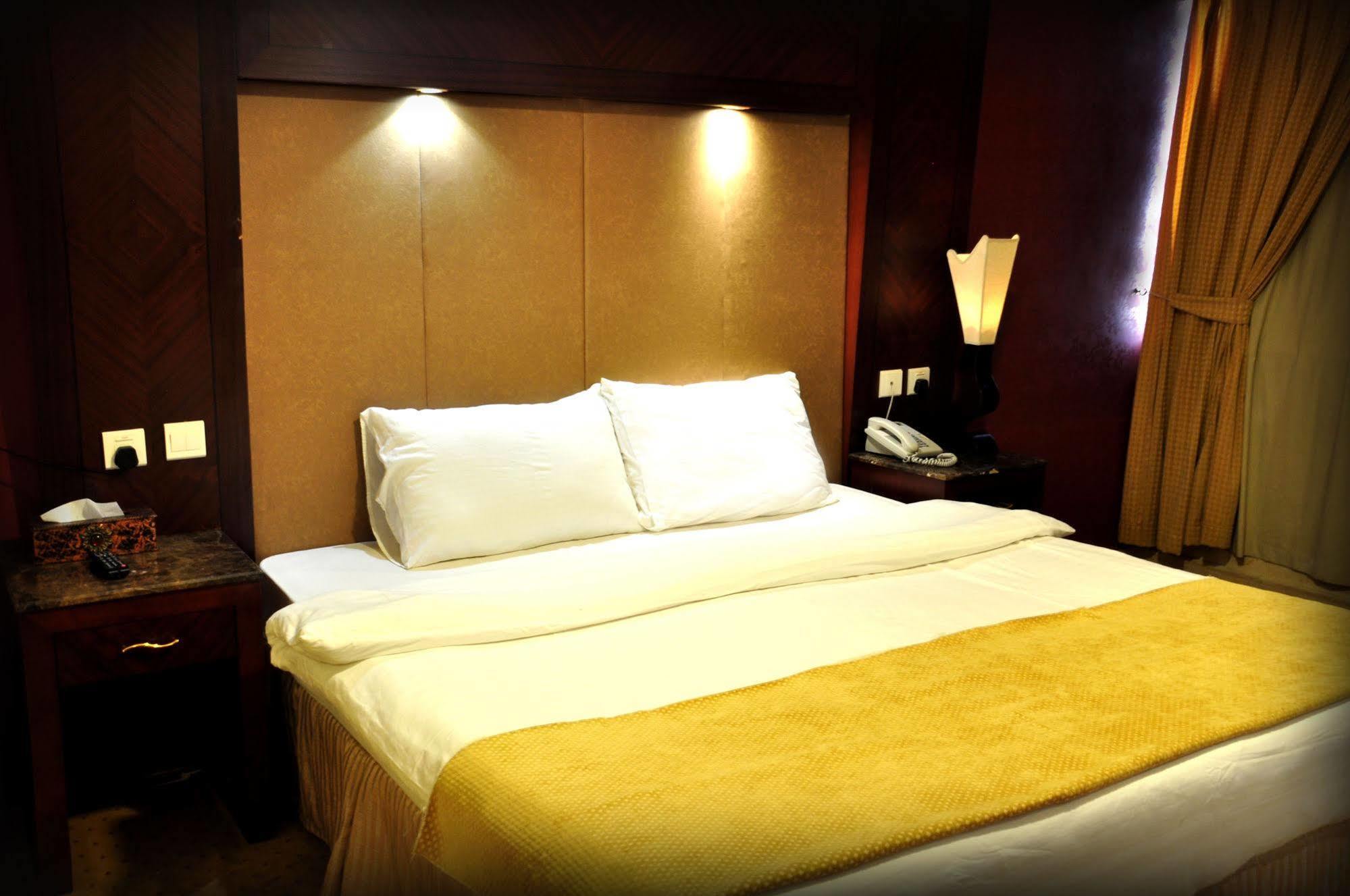 Al Higgi Hotel Yanbu Bagian luar foto
