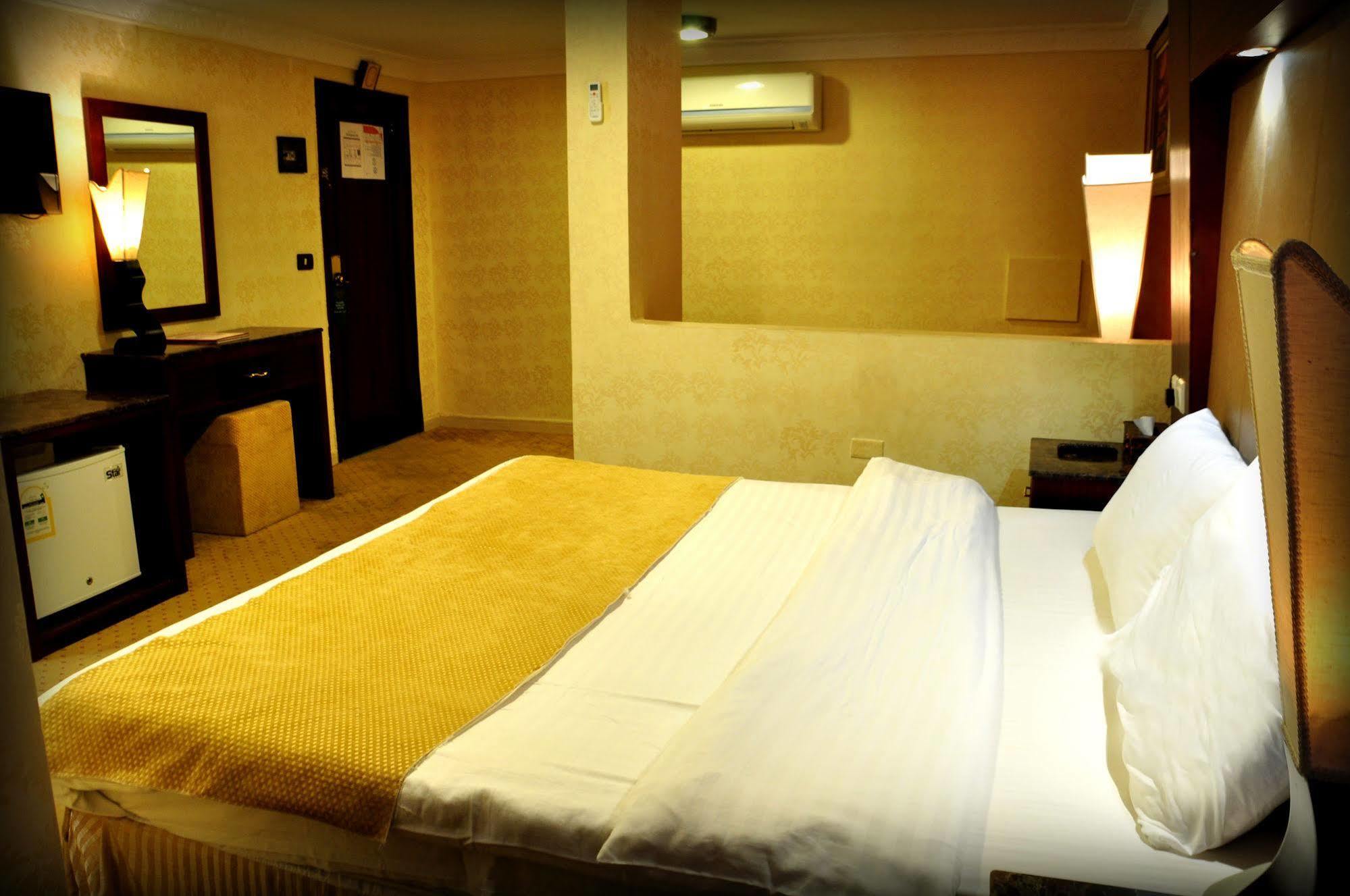 Al Higgi Hotel Yanbu Bagian luar foto