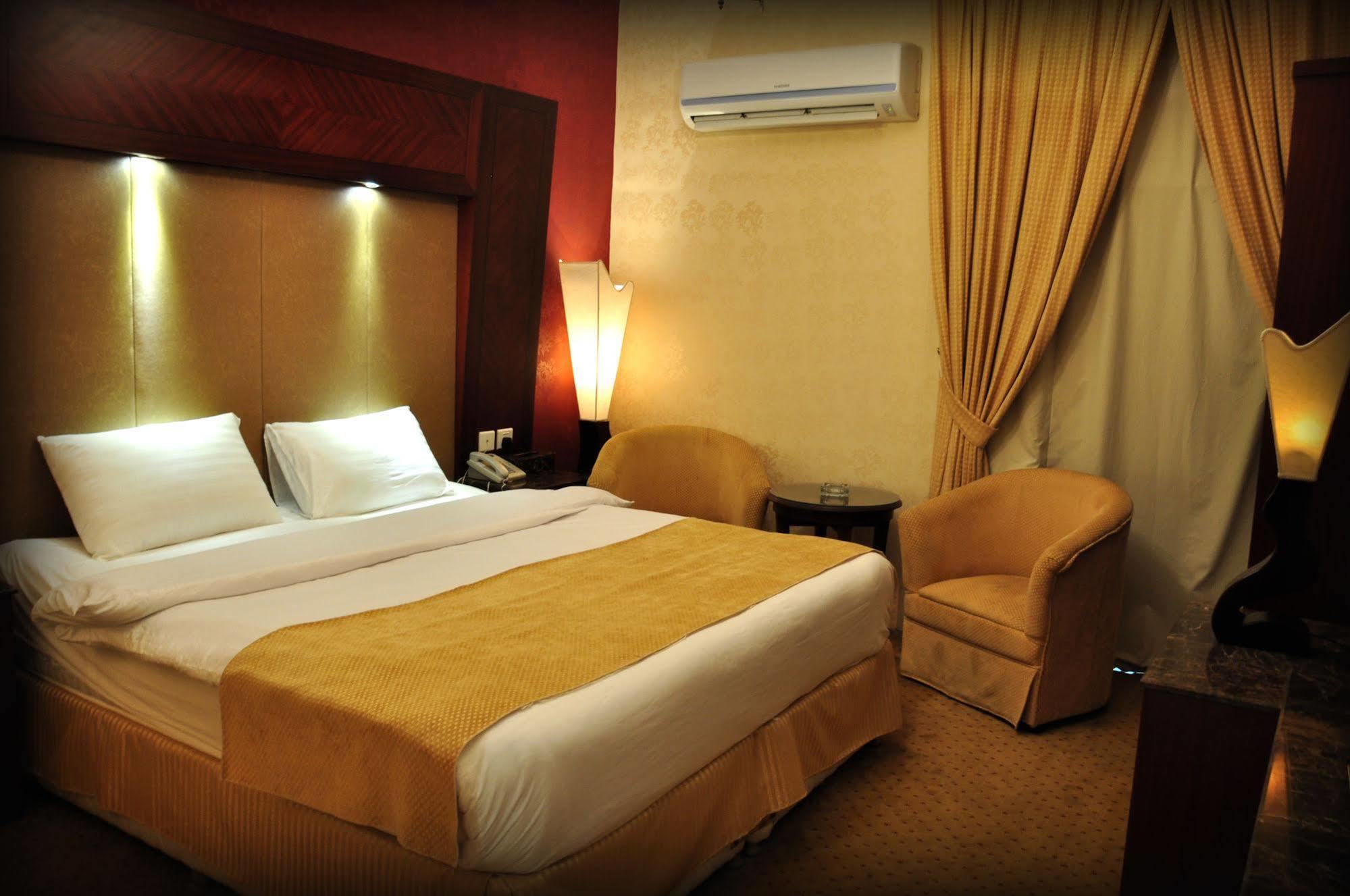 Al Higgi Hotel Yanbu Bagian luar foto