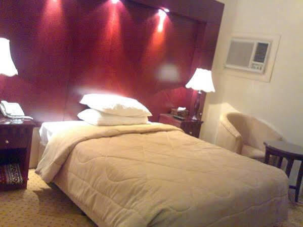 Al Higgi Hotel Yanbu Bagian luar foto